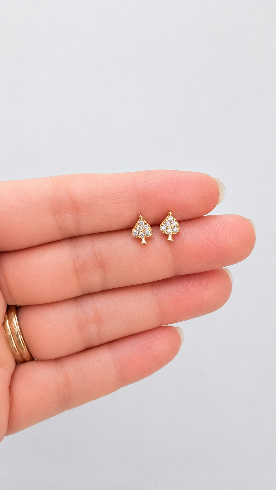 Lucky Spade Ball Ball Studs 