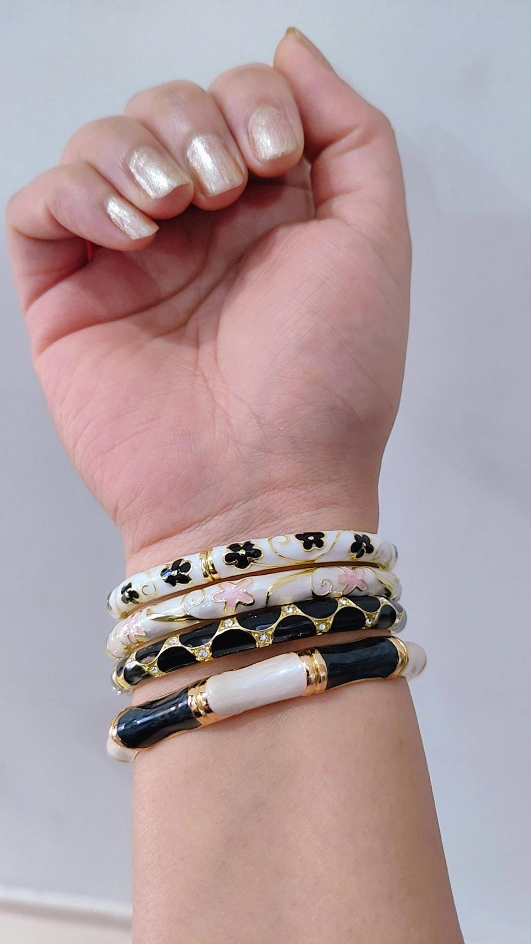 Ivory Black Palette(Set of 4 bangles) - View 2