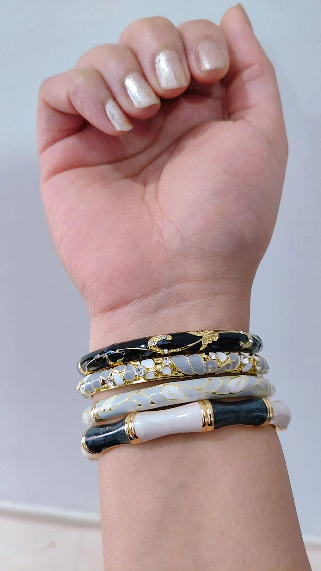Ivory Noir Stack(Set of 4 bangles) - View 2