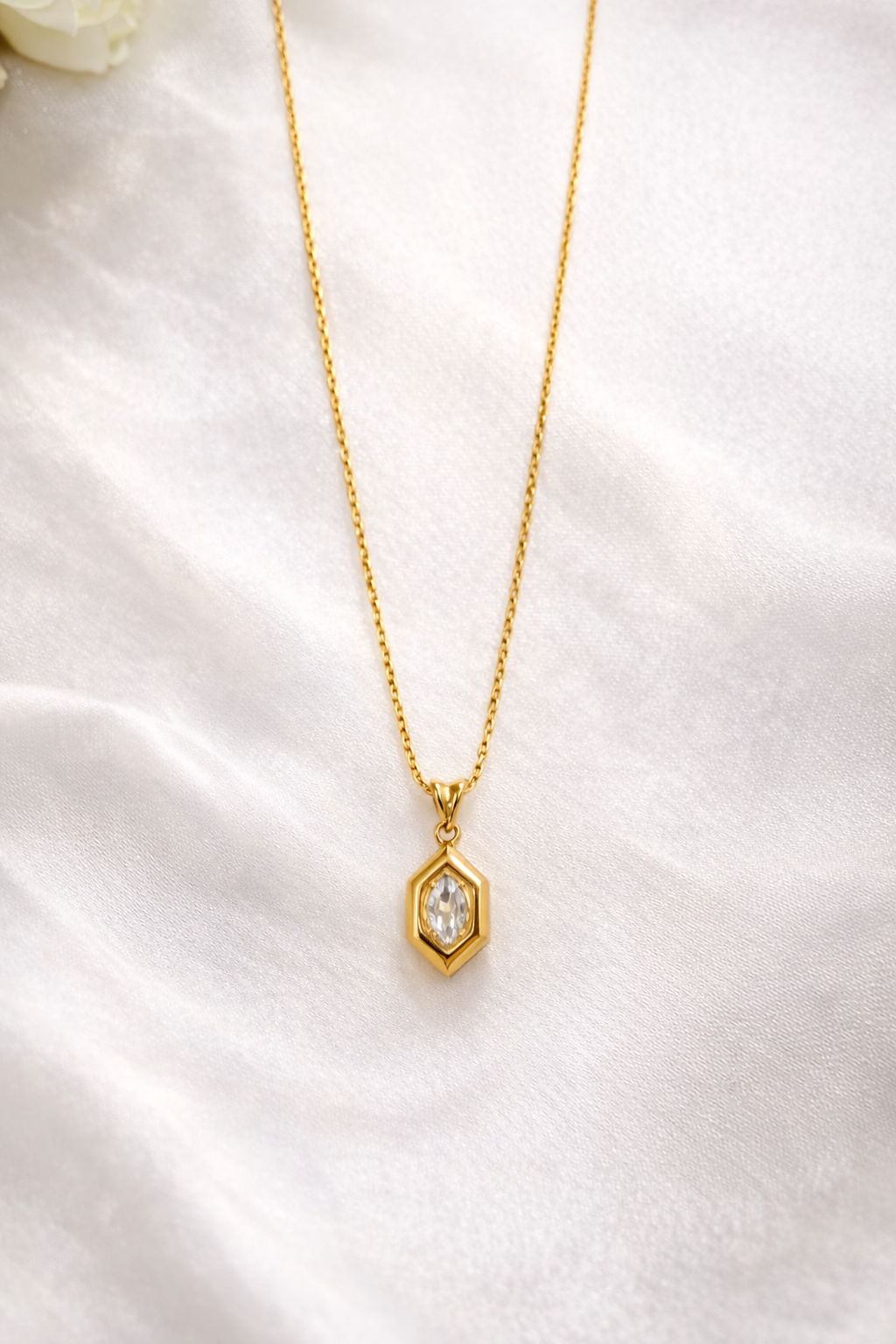 Minimal Luxe Charm