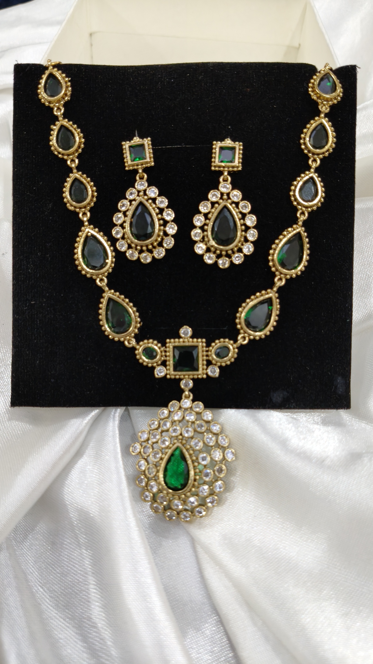 Jade Drop Crown Set - View 2