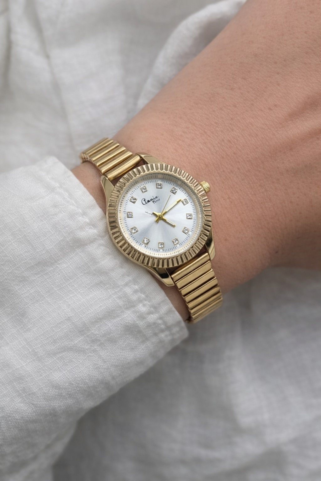 The Regal 90s Vintage Watch - View 2